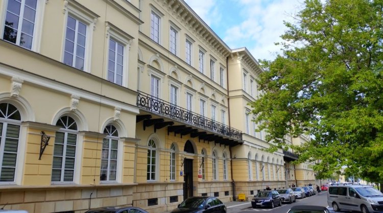 Budynek OUP w Warszawie od strony ulicy Elektoralnej